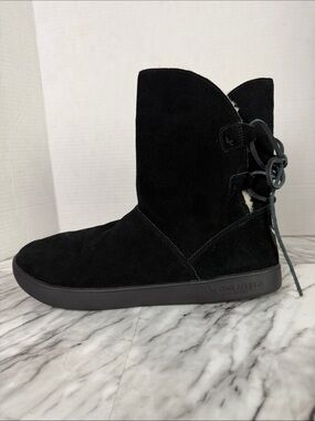 Koolaburra by UGG shazi short boot with side zip.